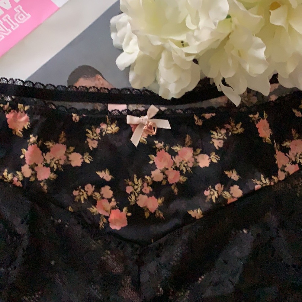 Victoria Secret panty - Picture 5 of 10